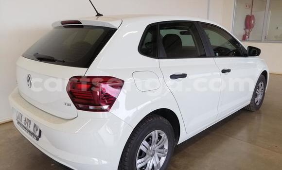 Nunua Ilio tumika Volkswagen Polo White Gari ndani ya Manzini nchini Manzini Nunua Ilio tumika Volkswagen Polo White Gari ndani ya Manzini nchini Manzini