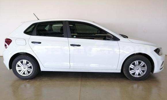 Nunua Ilio tumika Volkswagen Polo White Gari ndani ya Manzini nchini Manzini Nunua Ilio tumika Volkswagen Polo White Gari ndani ya Manzini nchini Manzini