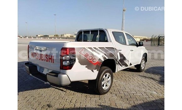 Buy Import Mitsubishi L200 White Car in Import - Dubai in Hhohho Buy Import Mitsubishi L200 White Car in Import - Dubai in Hhohho