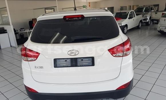 Acheter Occasion Voiture Hyundai ix35 Blanc à Big Bend, Lubombo Acheter Occasion Voiture Hyundai ix35 Blanc à Big Bend, Lubombo