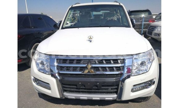 Nunua Imported Mitsubishi Pajero White Gari ndani ya Import - Dubai nchini Hhohho Nunua Imported Mitsubishi Pajero White Gari ndani ya Import - Dubai nchini Hhohho