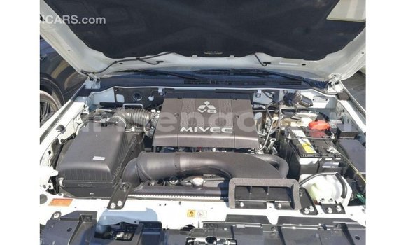 Nunua Imported Mitsubishi Pajero White Gari ndani ya Import - Dubai nchini Hhohho Nunua Imported Mitsubishi Pajero White Gari ndani ya Import - Dubai nchini Hhohho