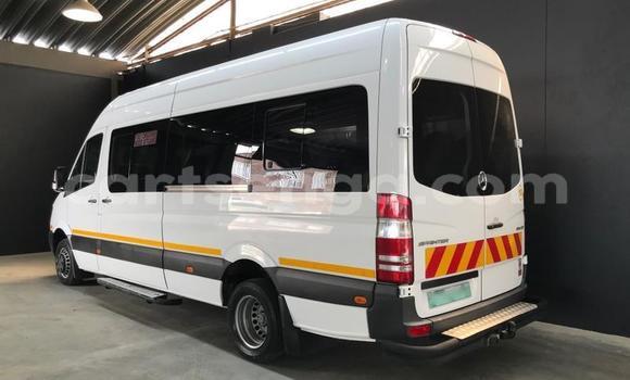Nunua Ilio tumika Mercedes‒Benz Sprinter White Lori ndani ya Mbabane nchini Manzini Nunua Ilio tumika Mercedes‒Benz Sprinter White Lori ndani ya Mbabane nchini Manzini