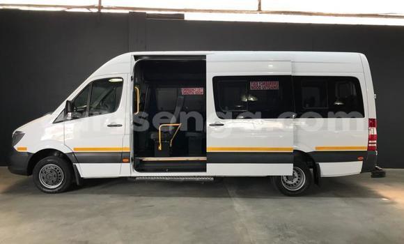 Nunua Ilio tumika Mercedes‒Benz Sprinter White Lori ndani ya Mbabane nchini Manzini Nunua Ilio tumika Mercedes‒Benz Sprinter White Lori ndani ya Mbabane nchini Manzini