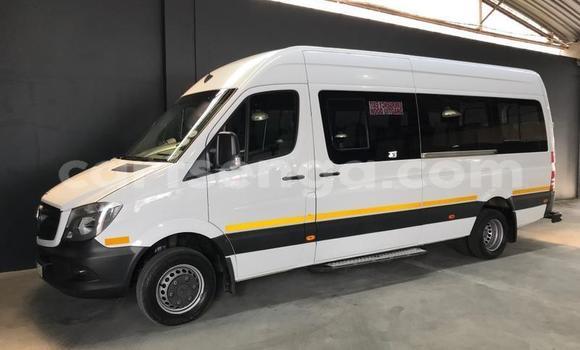 Nunua Ilio tumika Mercedes‒Benz Sprinter White Lori ndani ya Mbabane nchini Manzini Nunua Ilio tumika Mercedes‒Benz Sprinter White Lori ndani ya Mbabane nchini Manzini