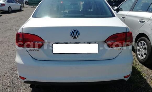 Nunua Ilio tumika Volkswagen Jetta White Gari ndani ya Mbabane nchini Manzini Nunua Ilio tumika Volkswagen Jetta White Gari ndani ya Mbabane nchini Manzini