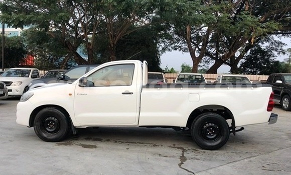 Buy Used Toyota Hilux White Car in Manzini in Manzini Buy Used Toyota Hilux White Car in Manzini in Manzini
