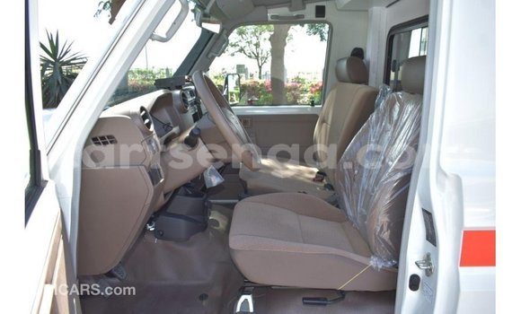 Buy Import Toyota Land Cruiser White Car in Import - Dubai in Hhohho Buy Import Toyota Land Cruiser White Car in Import - Dubai in Hhohho