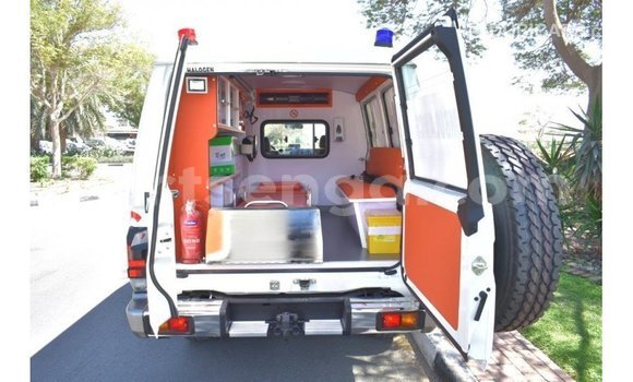 Buy Import Toyota Land Cruiser White Car in Import - Dubai in Hhohho Buy Import Toyota Land Cruiser White Car in Import - Dubai in Hhohho