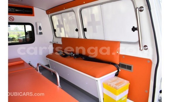 Buy Import Toyota Land Cruiser White Car in Import - Dubai in Hhohho Buy Import Toyota Land Cruiser White Car in Import - Dubai in Hhohho