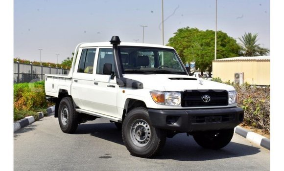 Buy Import Toyota Land Cruiser White Car in Import - Dubai in Hhohho Buy Import Toyota Land Cruiser White Car in Import - Dubai in Hhohho
