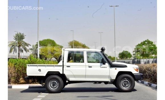 Buy Import Toyota Land Cruiser White Car in Import - Dubai in Hhohho Buy Import Toyota Land Cruiser White Car in Import - Dubai in Hhohho