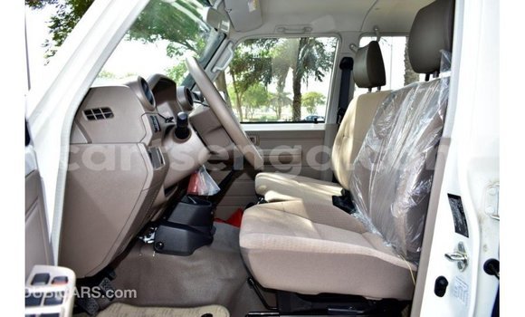 Buy Import Toyota Land Cruiser White Car in Import - Dubai in Hhohho Buy Import Toyota Land Cruiser White Car in Import - Dubai in Hhohho