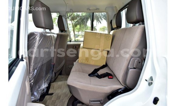 Buy Import Toyota Land Cruiser White Car in Import - Dubai in Hhohho Buy Import Toyota Land Cruiser White Car in Import - Dubai in Hhohho