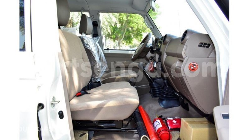 Big with watermark toyota land cruiser hhohho import dubai 16700