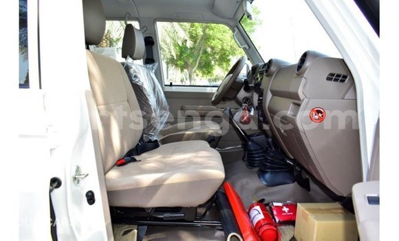 Buy Import Toyota Land Cruiser White Car in Import - Dubai in Hhohho Buy Import Toyota Land Cruiser White Car in Import - Dubai in Hhohho