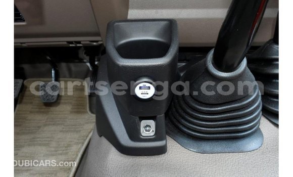 Buy Import Toyota Land Cruiser White Car in Import - Dubai in Hhohho Buy Import Toyota Land Cruiser White Car in Import - Dubai in Hhohho