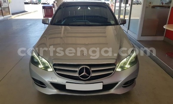 Acheter Occasion Voiture Mercedes‒Benz E-klasse Gris à Big Bend, Lubombo Acheter Occasion Voiture Mercedes‒Benz E-klasse Gris à Big Bend, Lubombo