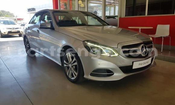 Acheter Occasion Voiture Mercedes‒Benz E-klasse Gris à Big Bend, Lubombo Acheter Occasion Voiture Mercedes‒Benz E-klasse Gris à Big Bend, Lubombo
