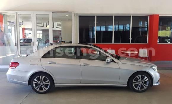 Acheter Occasion Voiture Mercedes‒Benz E-klasse Gris à Big Bend, Lubombo Acheter Occasion Voiture Mercedes‒Benz E-klasse Gris à Big Bend, Lubombo