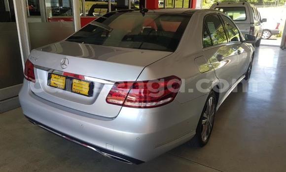 Acheter Occasion Voiture Mercedes‒Benz E-klasse Gris à Big Bend, Lubombo Acheter Occasion Voiture Mercedes‒Benz E-klasse Gris à Big Bend, Lubombo