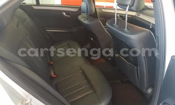 Acheter Occasion Voiture Mercedes‒Benz E-klasse Gris à Big Bend, Lubombo Acheter Occasion Voiture Mercedes‒Benz E-klasse Gris à Big Bend, Lubombo