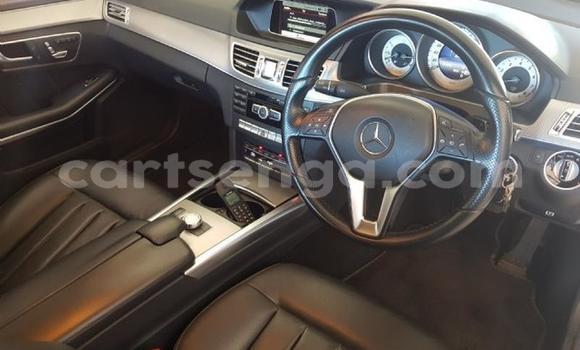 Acheter Occasion Voiture Mercedes‒Benz E-klasse Gris à Big Bend, Lubombo Acheter Occasion Voiture Mercedes‒Benz E-klasse Gris à Big Bend, Lubombo