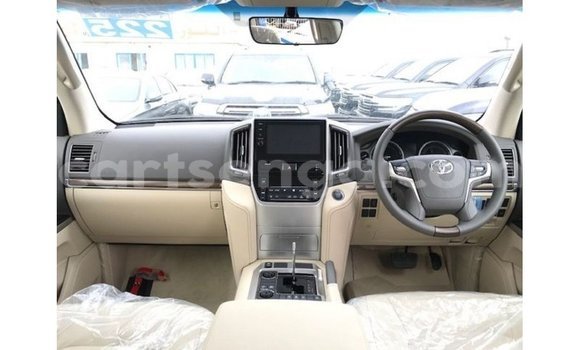 Acheter Import Voiture Toyota Land Cruiser Blanc à Import - Dubai, Hhohho Acheter Import Voiture Toyota Land Cruiser Blanc à Import - Dubai, Hhohho