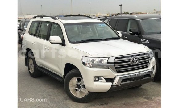 Acheter Import Voiture Toyota Land Cruiser Blanc à Import - Dubai, Hhohho Acheter Import Voiture Toyota Land Cruiser Blanc à Import - Dubai, Hhohho