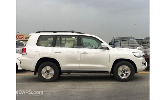Acheter Import Voiture Toyota Land Cruiser Blanc à Import - Dubai, Hhohho Acheter Import Voiture Toyota Land Cruiser Blanc à Import - Dubai, Hhohho