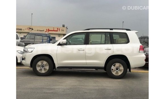 Acheter Import Voiture Toyota Land Cruiser Blanc à Import - Dubai, Hhohho Acheter Import Voiture Toyota Land Cruiser Blanc à Import - Dubai, Hhohho
