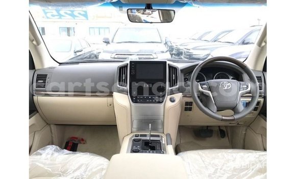 Acheter Import Voiture Toyota Land Cruiser Blanc à Import - Dubai, Hhohho Acheter Import Voiture Toyota Land Cruiser Blanc à Import - Dubai, Hhohho