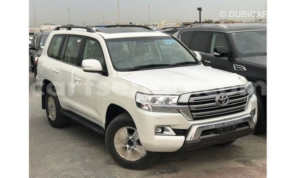 Acheter Import Voiture Toyota Land Cruiser Blanc à Import - Dubai, Hhohho Acheter Import Voiture Toyota Land Cruiser Blanc à Import - Dubai, Hhohho
