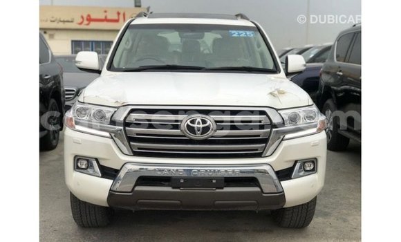 Acheter Import Voiture Toyota Land Cruiser Blanc à Import - Dubai, Hhohho Acheter Import Voiture Toyota Land Cruiser Blanc à Import - Dubai, Hhohho