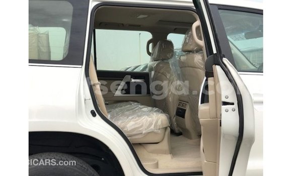 Acheter Import Voiture Toyota Land Cruiser Blanc à Import - Dubai, Hhohho Acheter Import Voiture Toyota Land Cruiser Blanc à Import - Dubai, Hhohho