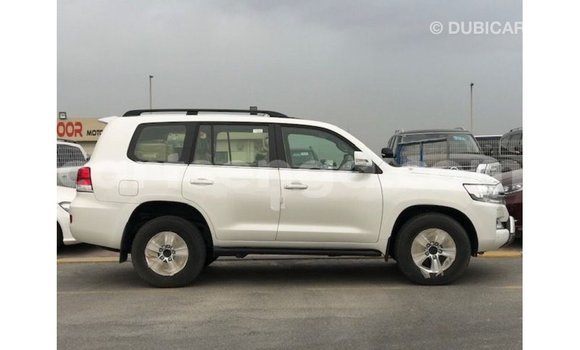 Acheter Import Voiture Toyota Land Cruiser Blanc à Import - Dubai, Hhohho Acheter Import Voiture Toyota Land Cruiser Blanc à Import - Dubai, Hhohho