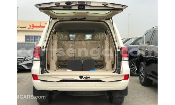 Acheter Import Voiture Toyota Land Cruiser Blanc à Import - Dubai, Hhohho Acheter Import Voiture Toyota Land Cruiser Blanc à Import - Dubai, Hhohho