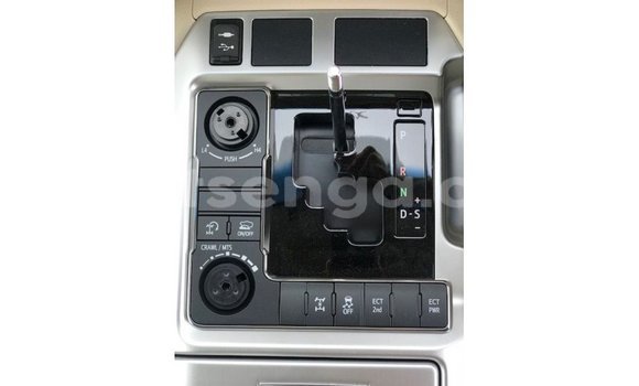 Acheter Import Voiture Toyota Land Cruiser Blanc à Import - Dubai, Hhohho Acheter Import Voiture Toyota Land Cruiser Blanc à Import - Dubai, Hhohho