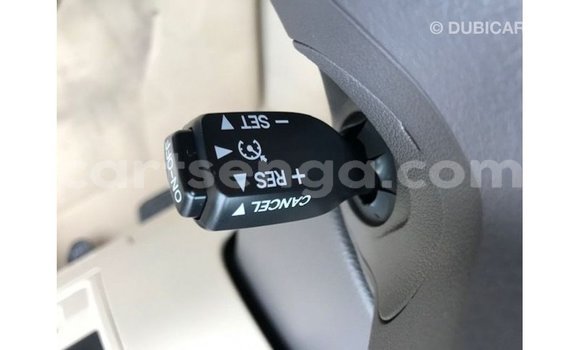 Acheter Import Voiture Toyota Land Cruiser Blanc à Import - Dubai, Hhohho Acheter Import Voiture Toyota Land Cruiser Blanc à Import - Dubai, Hhohho