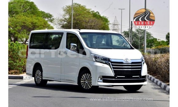Buy Import Toyota Granvia White Car in Import - Dubai in Hhohho Buy Import Toyota Granvia White Car in Import - Dubai in Hhohho