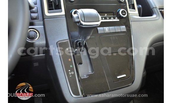 Buy Import Toyota Granvia White Car in Import - Dubai in Hhohho Buy Import Toyota Granvia White Car in Import - Dubai in Hhohho