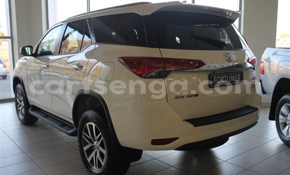 Buy Used Toyota Fortuner White Car in Mbabane in Manzini Buy Used Toyota Fortuner White Car in Mbabane in Manzini