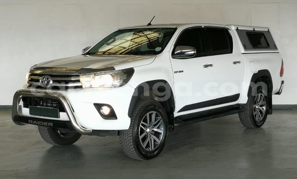 Buy Used Toyota Hilux White Car in Ezulwini in Hhohho Buy Used Toyota Hilux White Car in Ezulwini in Hhohho