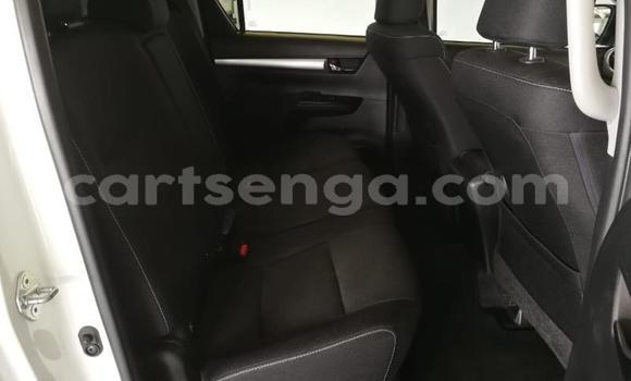 Buy Used Toyota Hilux White Car in Ezulwini in Hhohho Buy Used Toyota Hilux White Car in Ezulwini in Hhohho