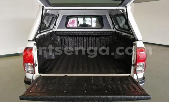 Buy Used Toyota Hilux White Car in Ezulwini in Hhohho Buy Used Toyota Hilux White Car in Ezulwini in Hhohho