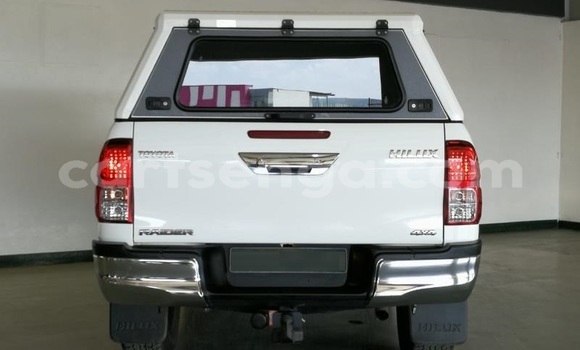 Buy Used Toyota Hilux White Car in Ezulwini in Hhohho Buy Used Toyota Hilux White Car in Ezulwini in Hhohho