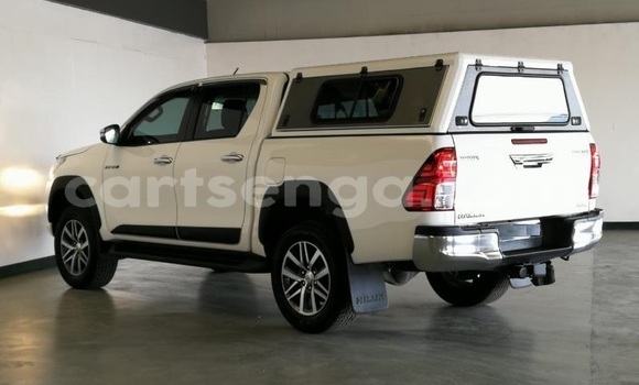 Buy Used Toyota Hilux White Car in Ezulwini in Hhohho Buy Used Toyota Hilux White Car in Ezulwini in Hhohho
