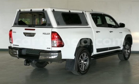 Buy Used Toyota Hilux White Car in Ezulwini in Hhohho Buy Used Toyota Hilux White Car in Ezulwini in Hhohho