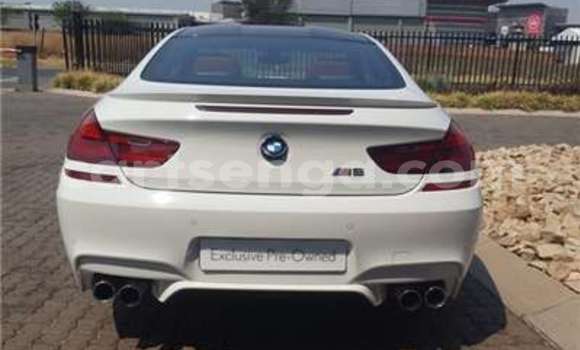 Acheter Occasion Voiture BMW M6 Blanc à Big Bend, Lubombo Acheter Occasion Voiture BMW M6 Blanc à Big Bend, Lubombo