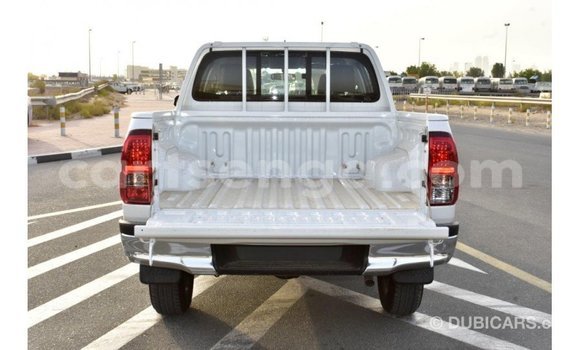 Buy Import Toyota Hilux White Car in Import - Dubai in Hhohho Buy Import Toyota Hilux White Car in Import - Dubai in Hhohho
